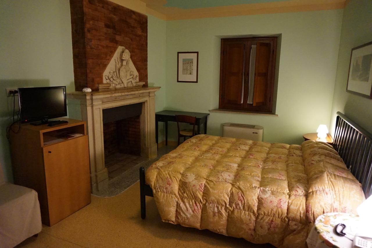 Locanda Da Ciacci Petriano Екстер'єр фото